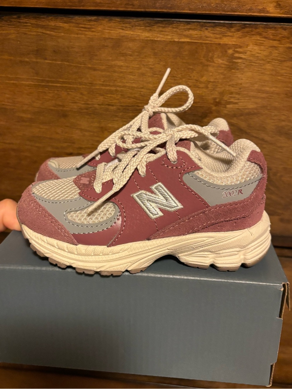 New Balance Kids Size 7 (toddlers) 2002R Sneakers
